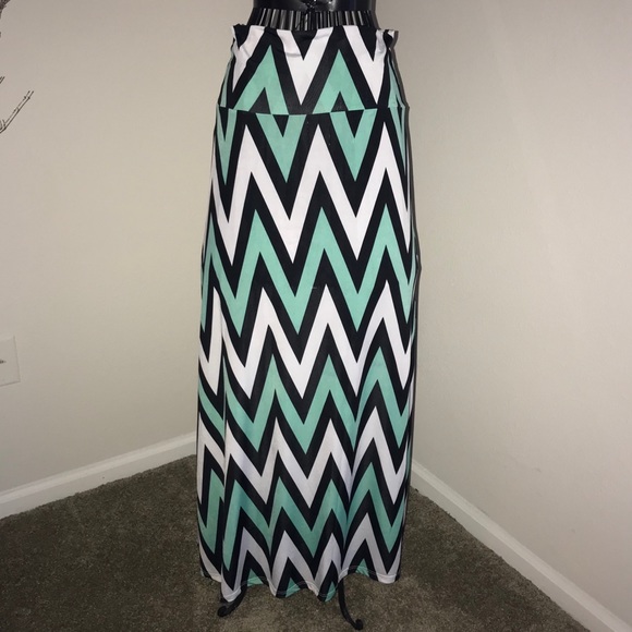 Dresses & Skirts - Summery Chevron Maxi Skirt